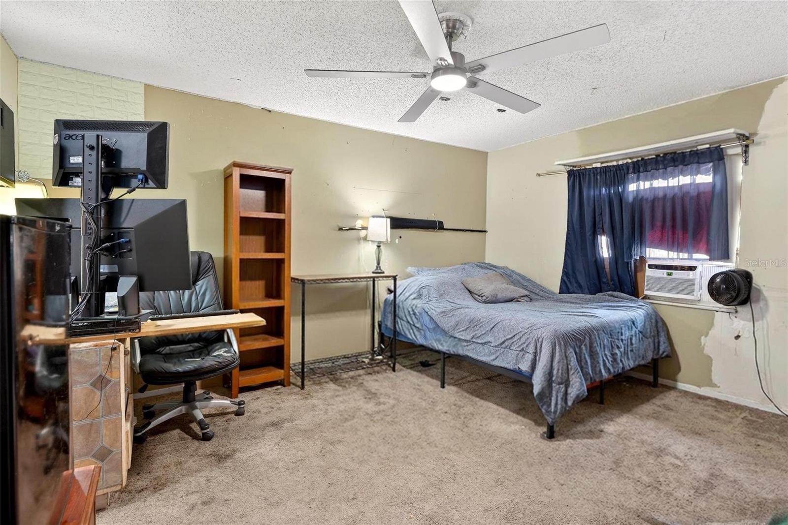 Image 15 of 34 For 467 Constitution Drive