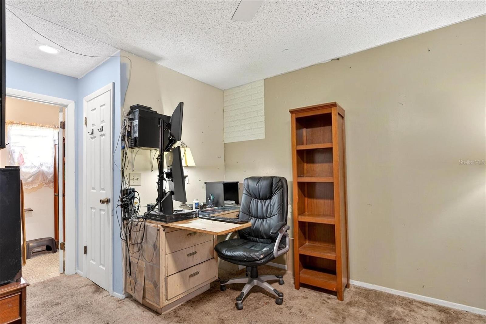 Image 16 of 34 For 467 Constitution Drive