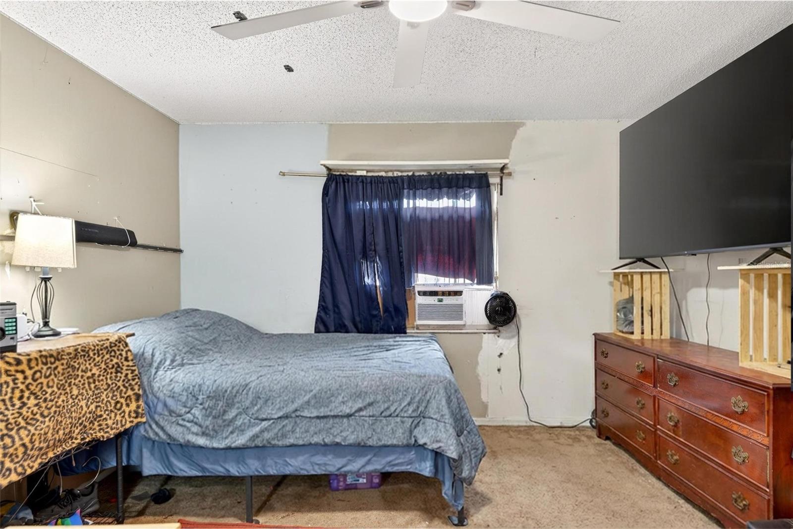 Image 17 of 34 For 467 Constitution Drive