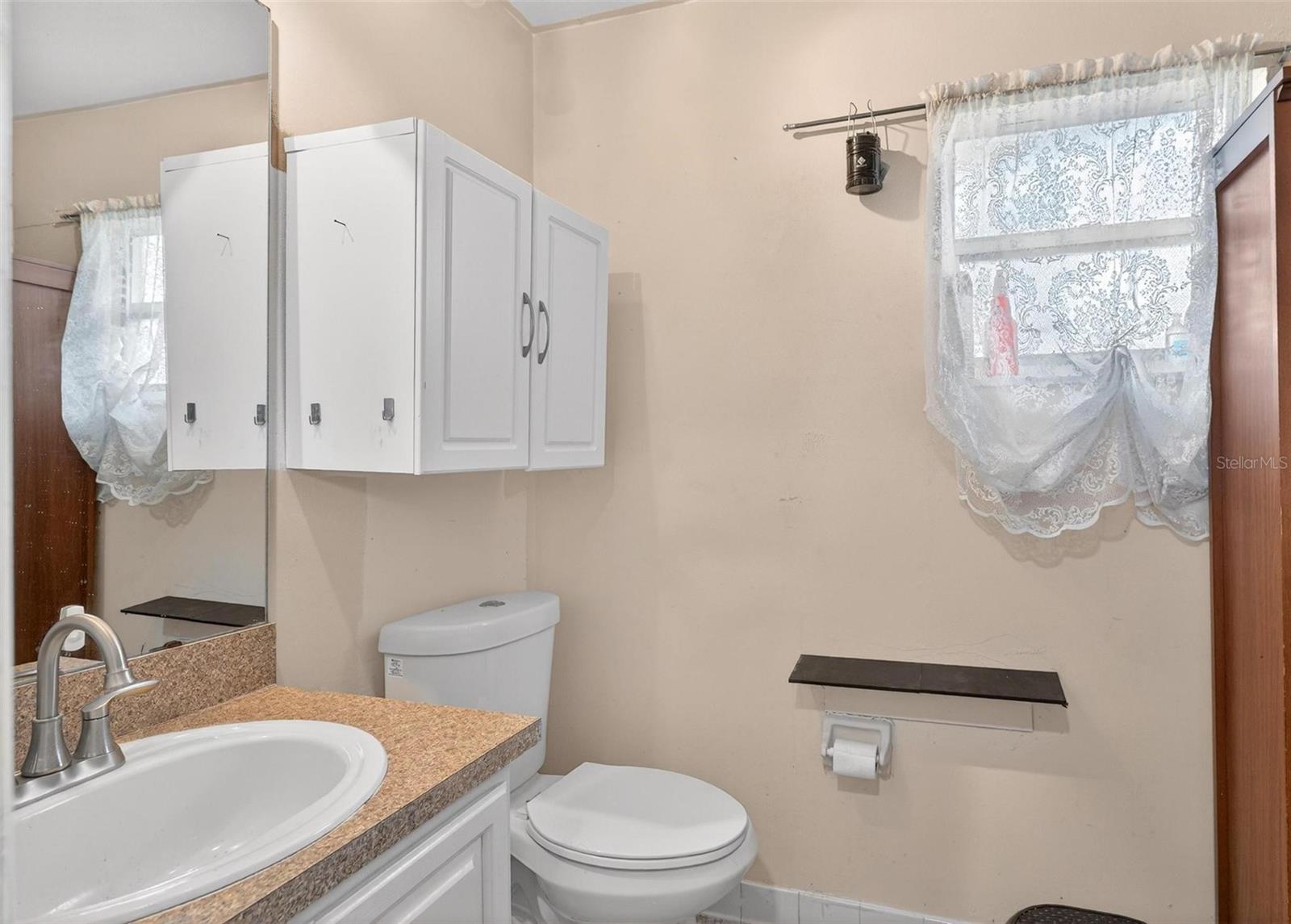 Image 18 of 34 For 467 Constitution Drive