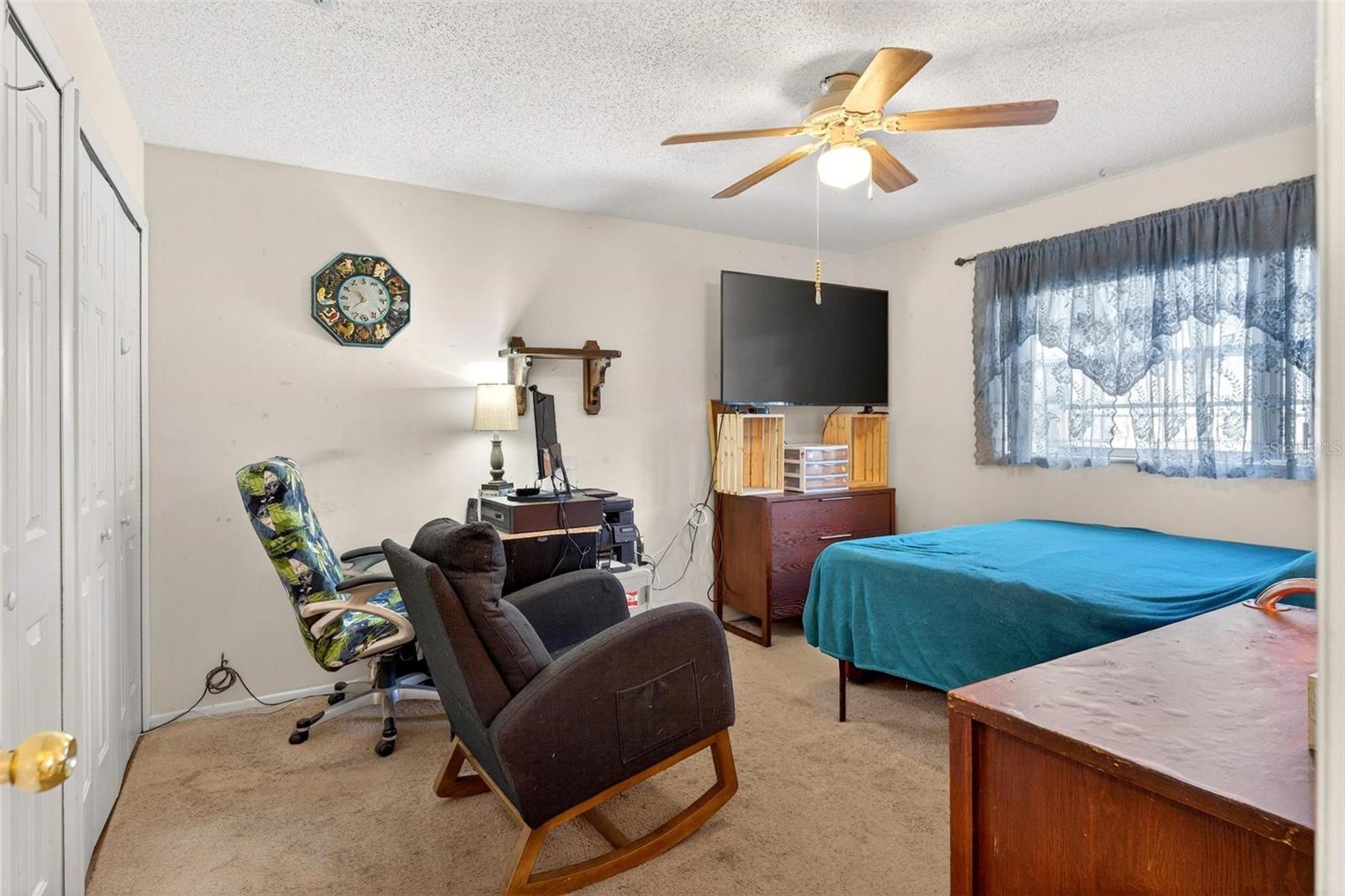 Image 19 of 34 For 467 Constitution Drive