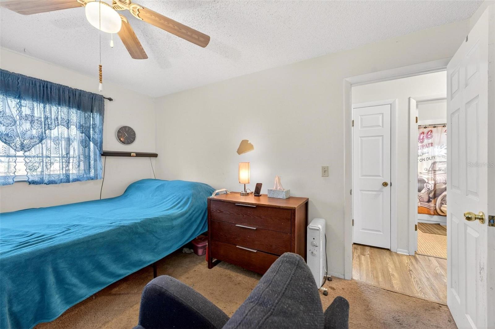 Image 21 of 34 For 467 Constitution Drive