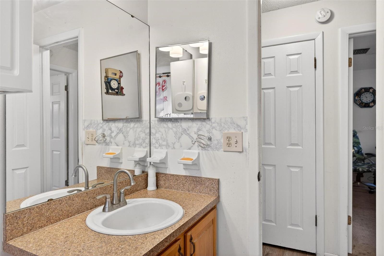 Image 23 of 34 For 467 Constitution Drive