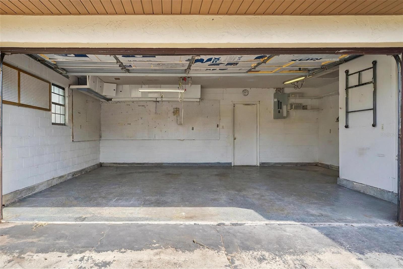 Image 27 of 34 For 467 Constitution Drive