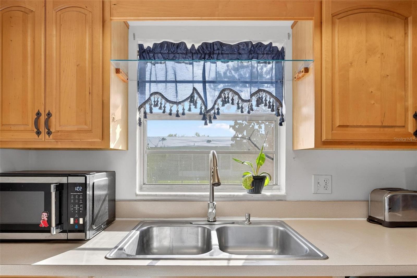 Image 4 of 34 For 467 Constitution Drive