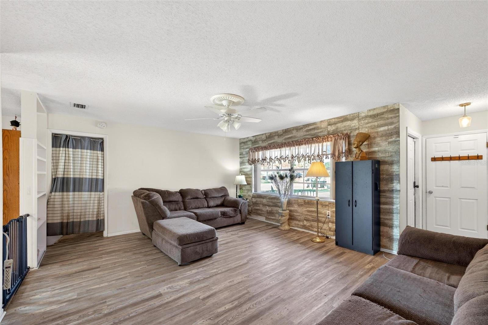 Image 9 of 34 For 467 Constitution Drive