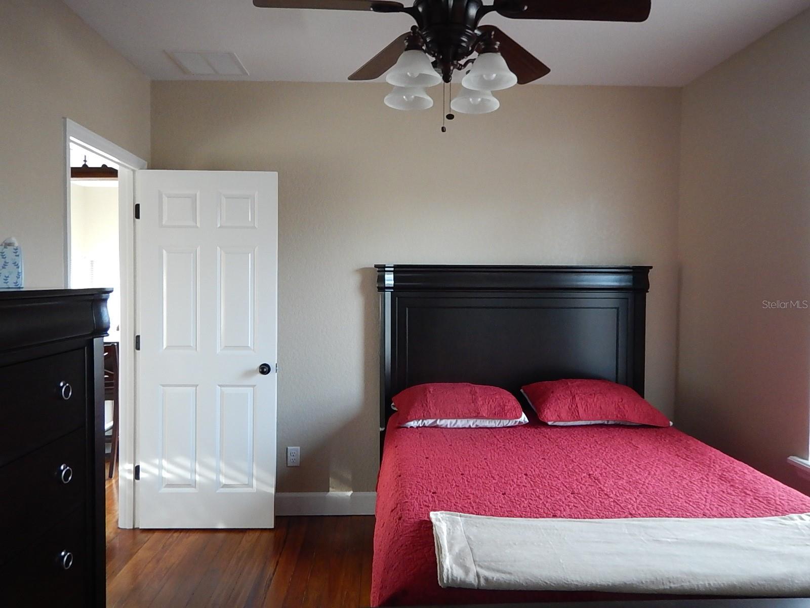 Image 9 of 15 For 16909 Franklin Avenue A