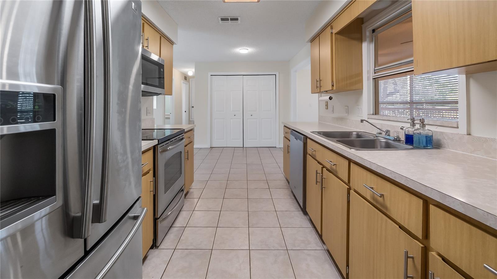 Image 3 of 79 For 2006 The Crescent