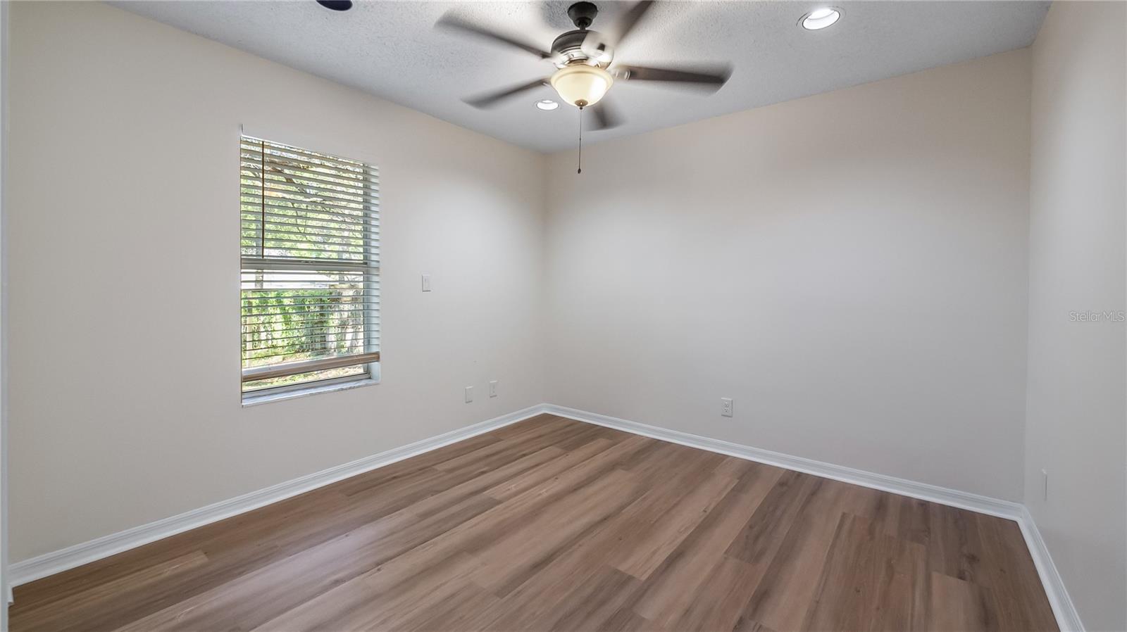 Image 37 of 79 For 2006 The Crescent