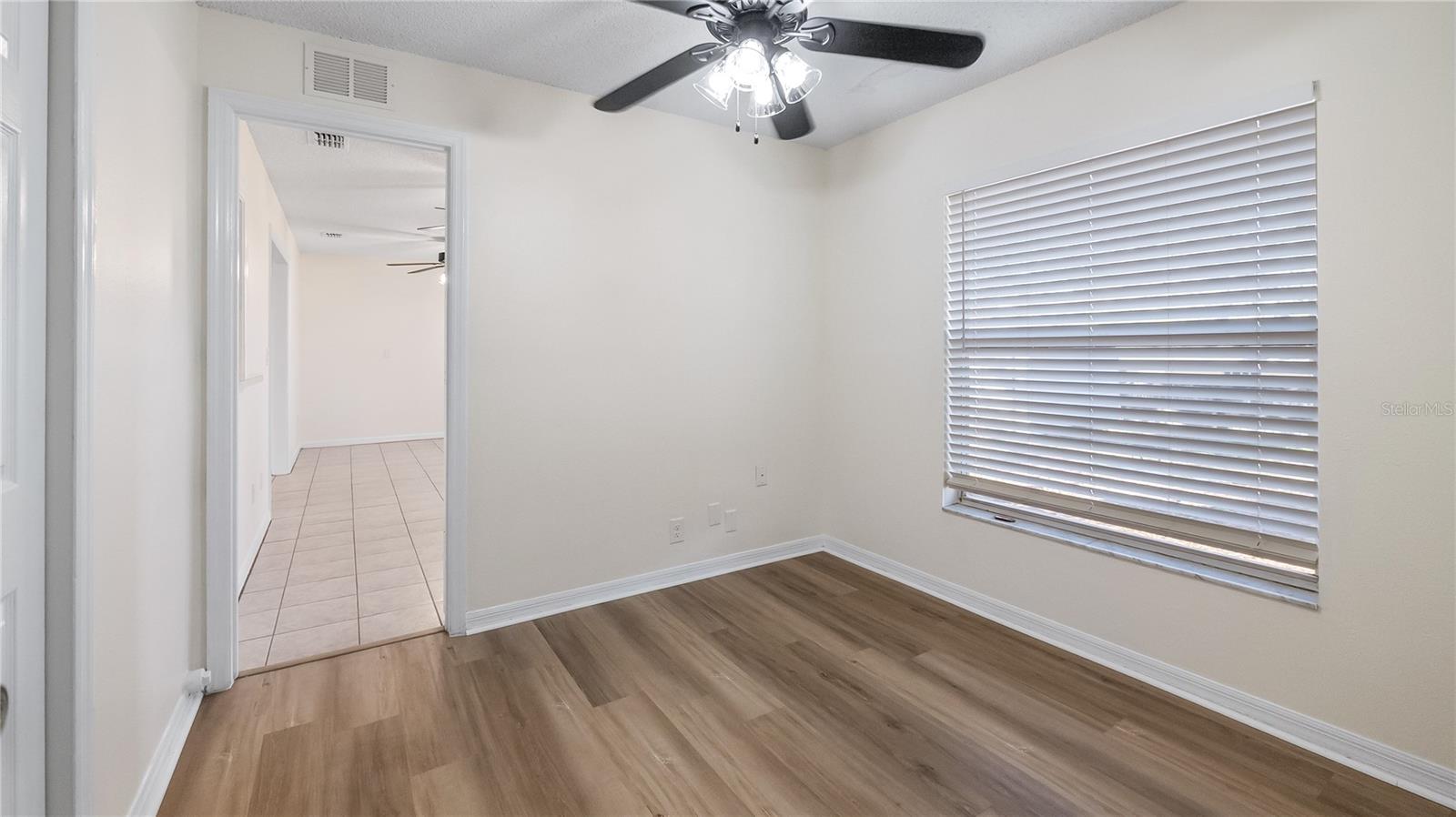 Image 38 of 79 For 2006 The Crescent