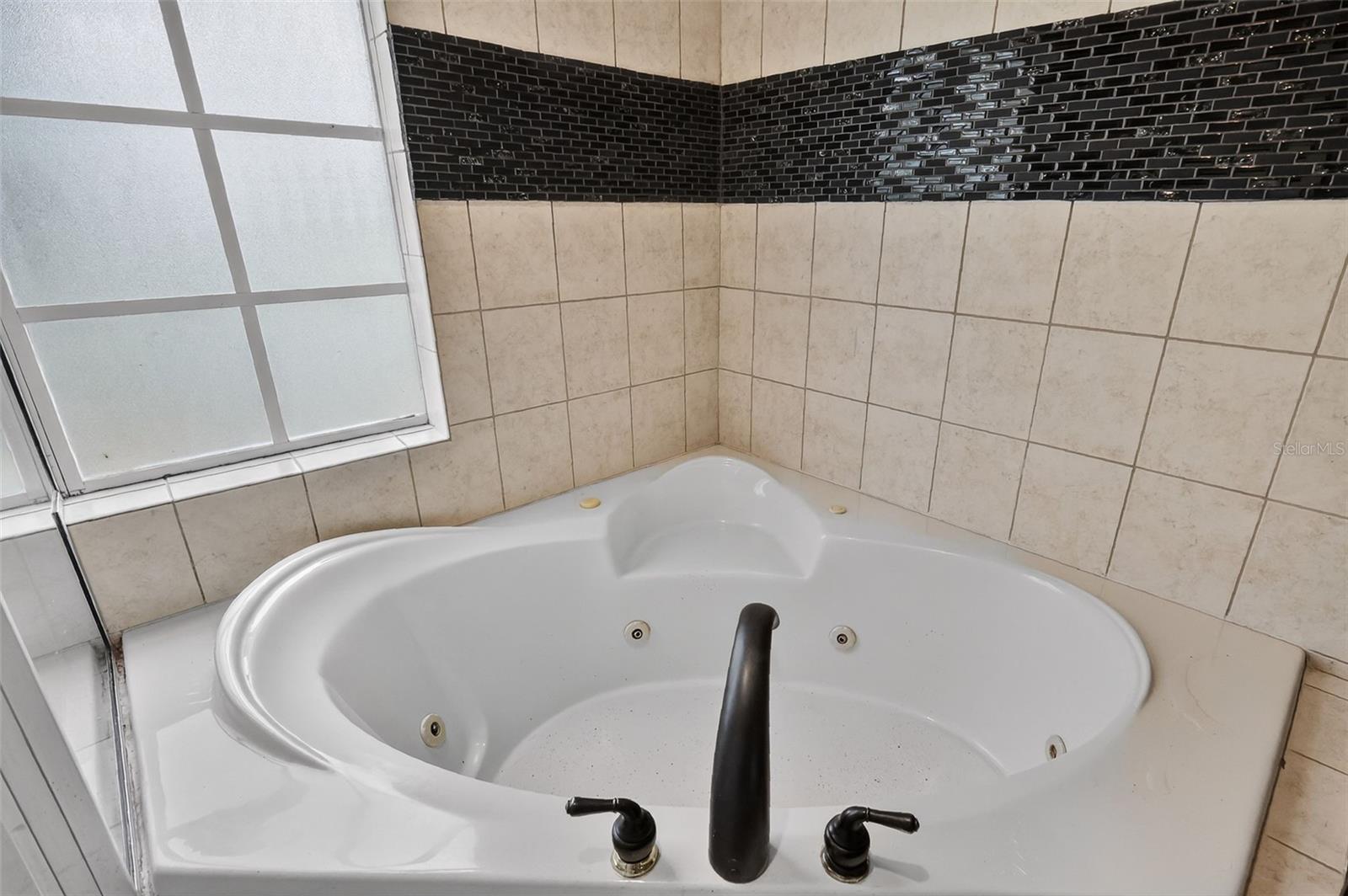 Image 25 of 50 For 1245 Shorecrest Cir