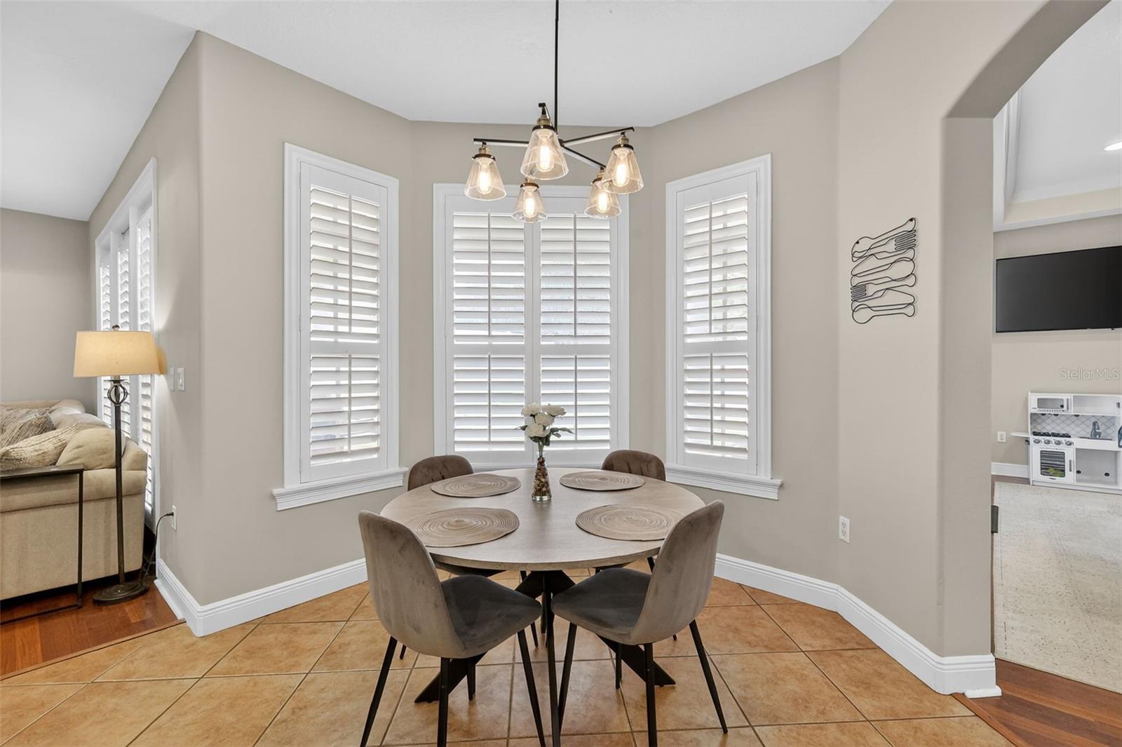 Image 4 of 50 For 1245 Shorecrest Cir