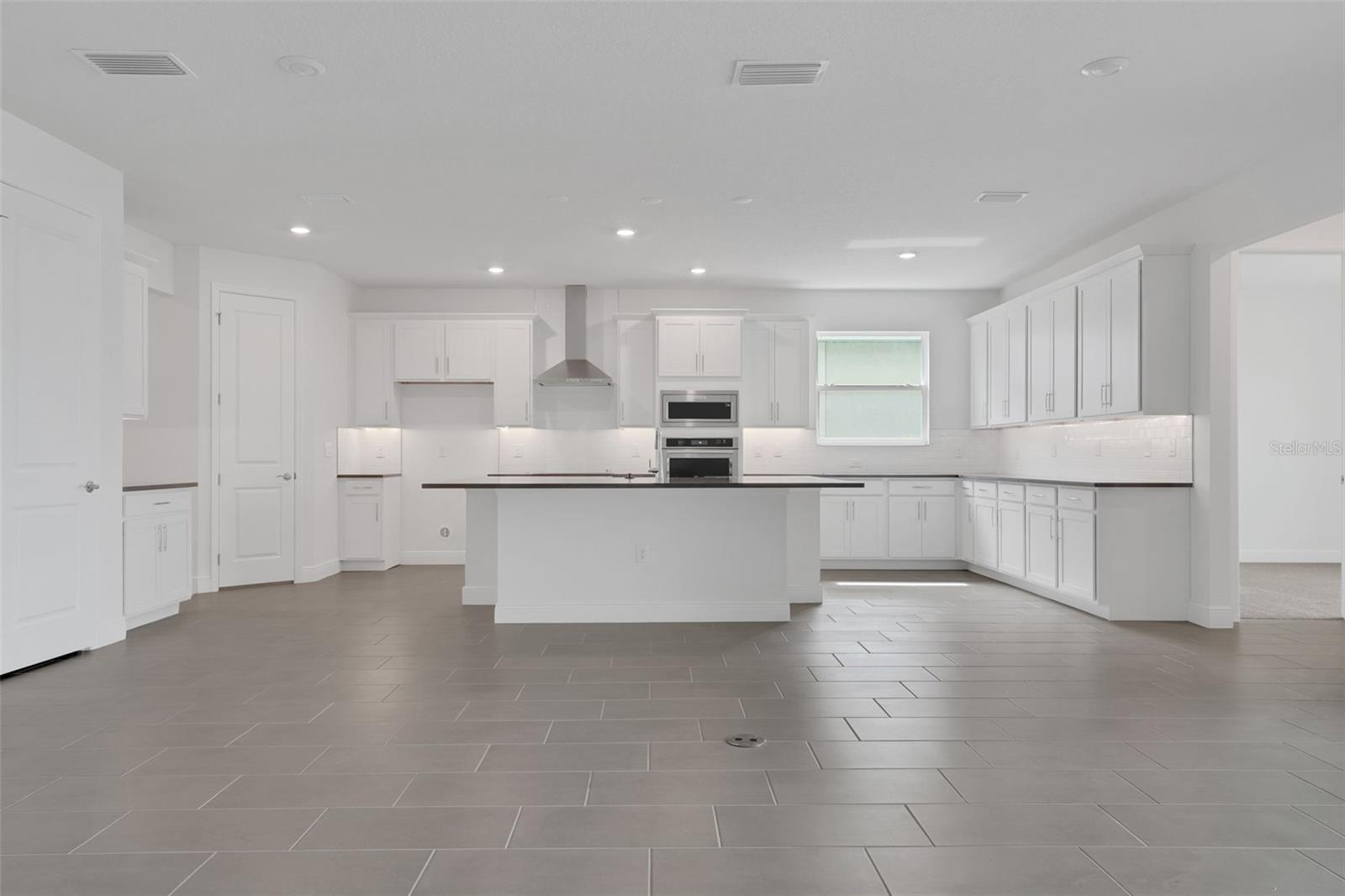 Image 18 of 49 For 7438 Sea Manatee Street