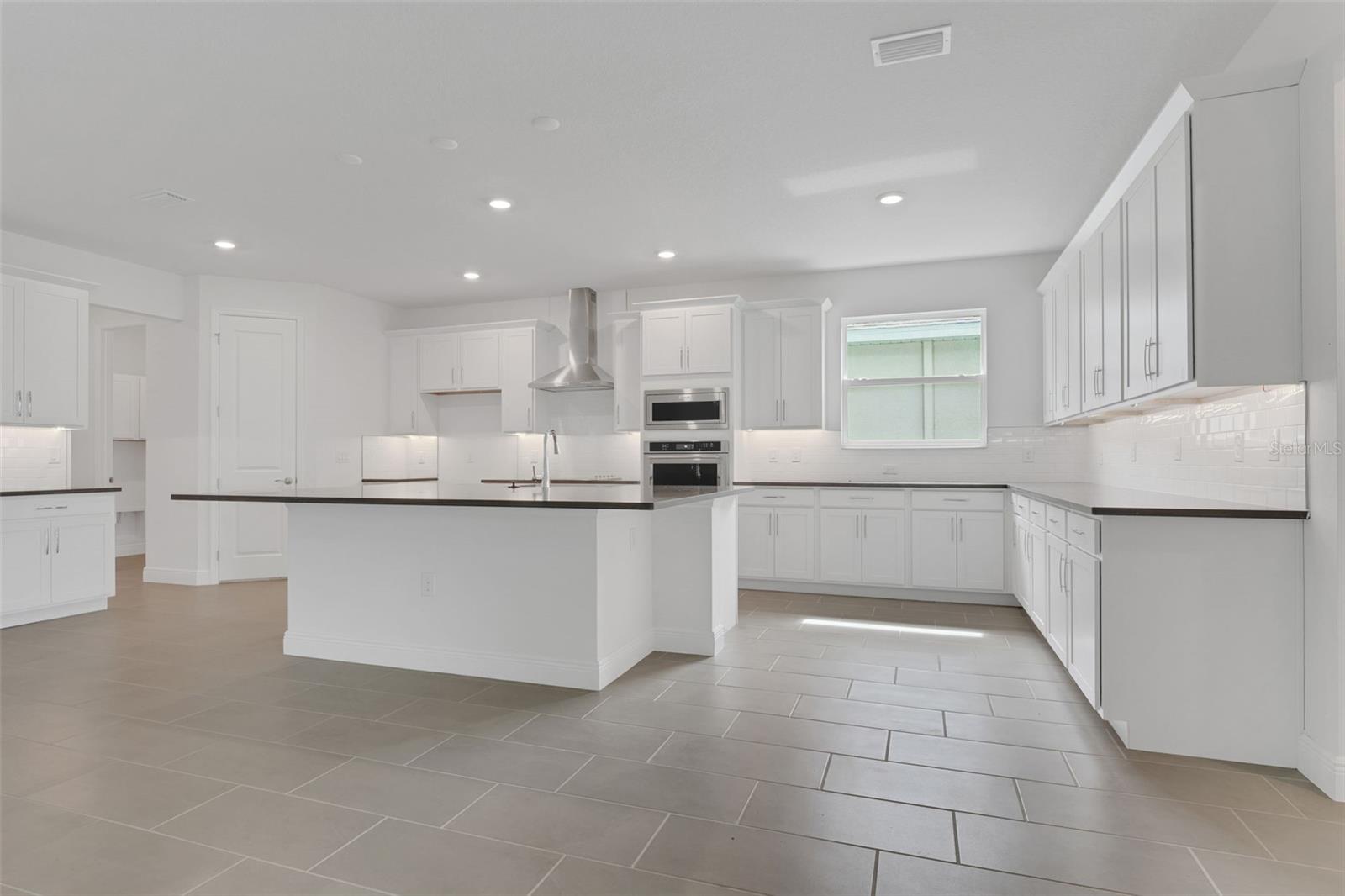 Image 19 of 49 For 7438 Sea Manatee Street