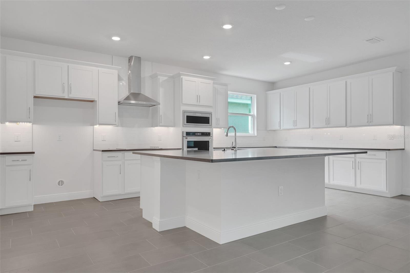 Image 20 of 49 For 7438 Sea Manatee Street