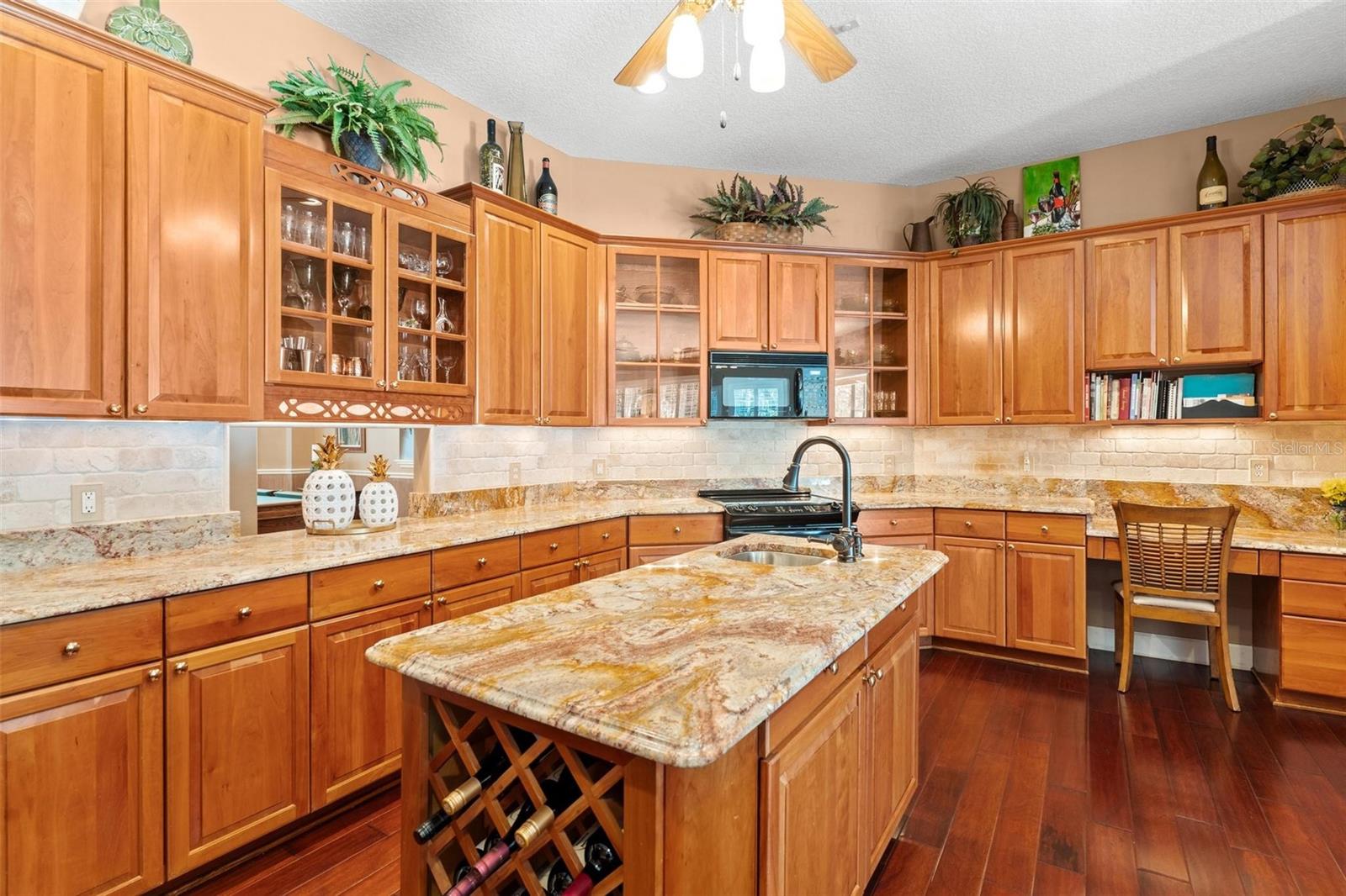 Image 18 of 68 For 926 Hawk Landing