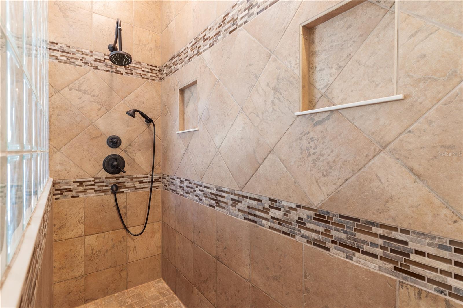 Image 40 of 68 For 926 Hawk Landing