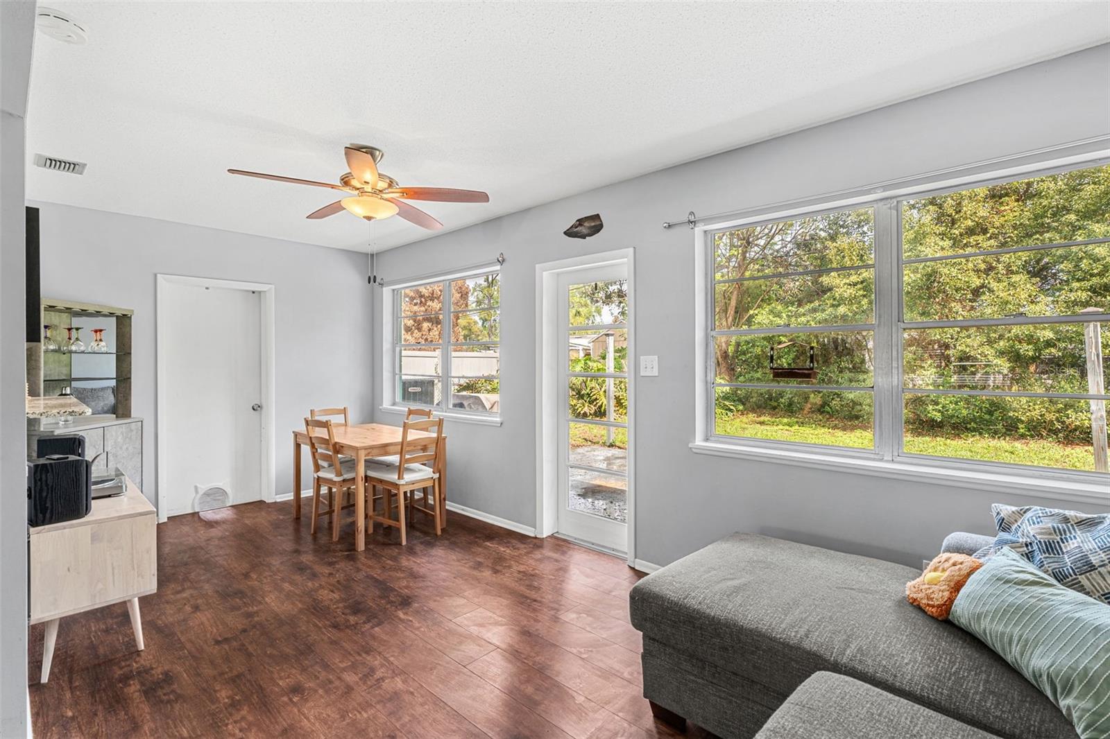 Image 10 of 28 For 2923 Conway Gardens Road