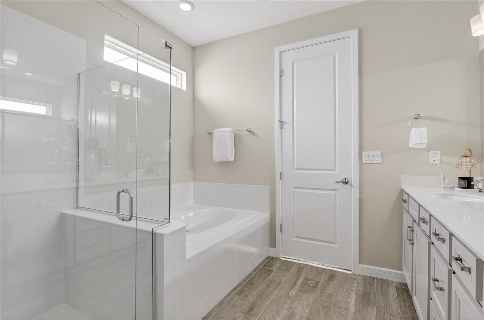 Image 20 of 53 For 15954 Winding Bluff Drive