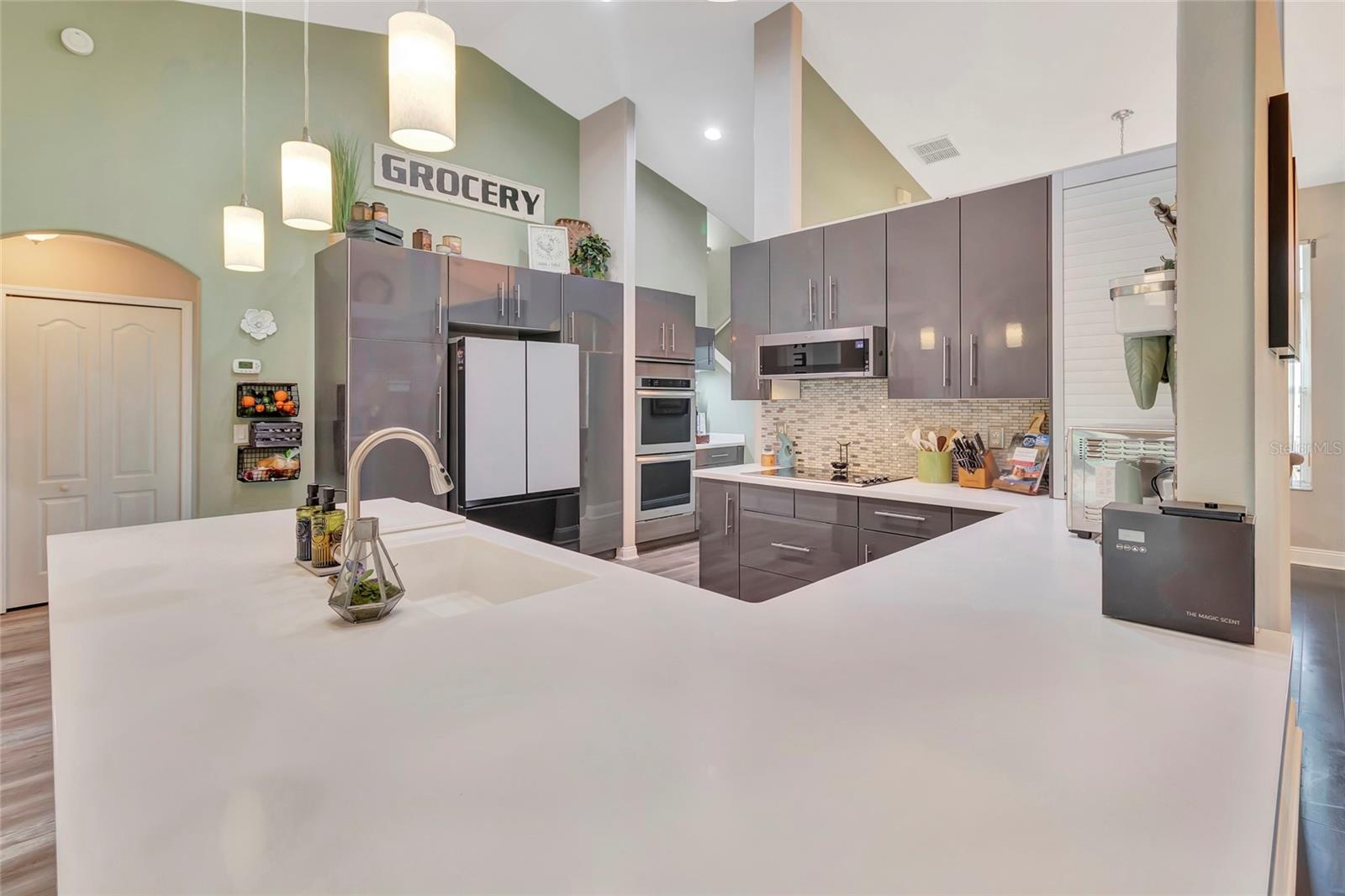 Image 10 of 55 For 10446 Jardim De Largo Street