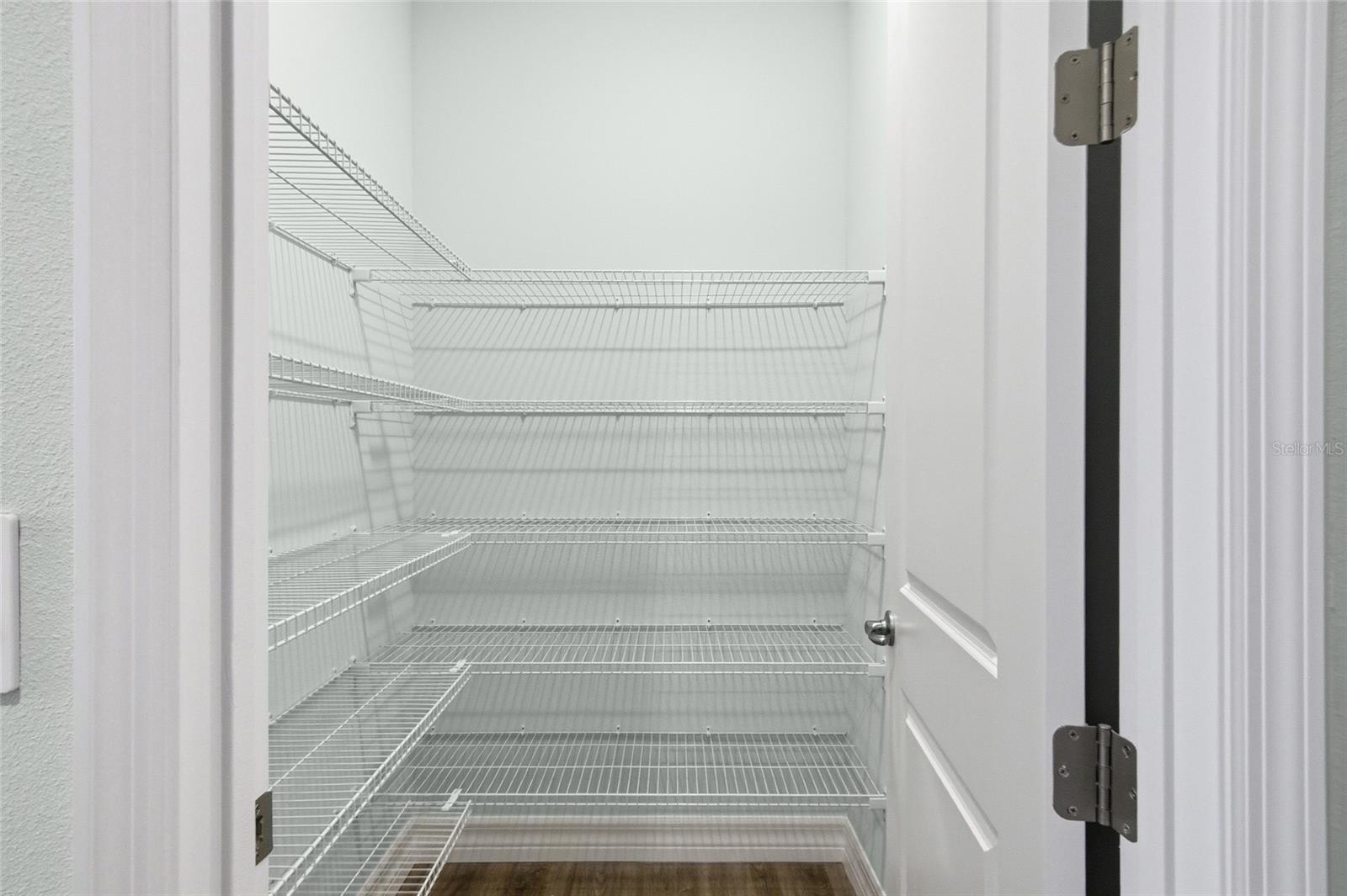 Image 17 of 58 For 1406 Valerius Street Se