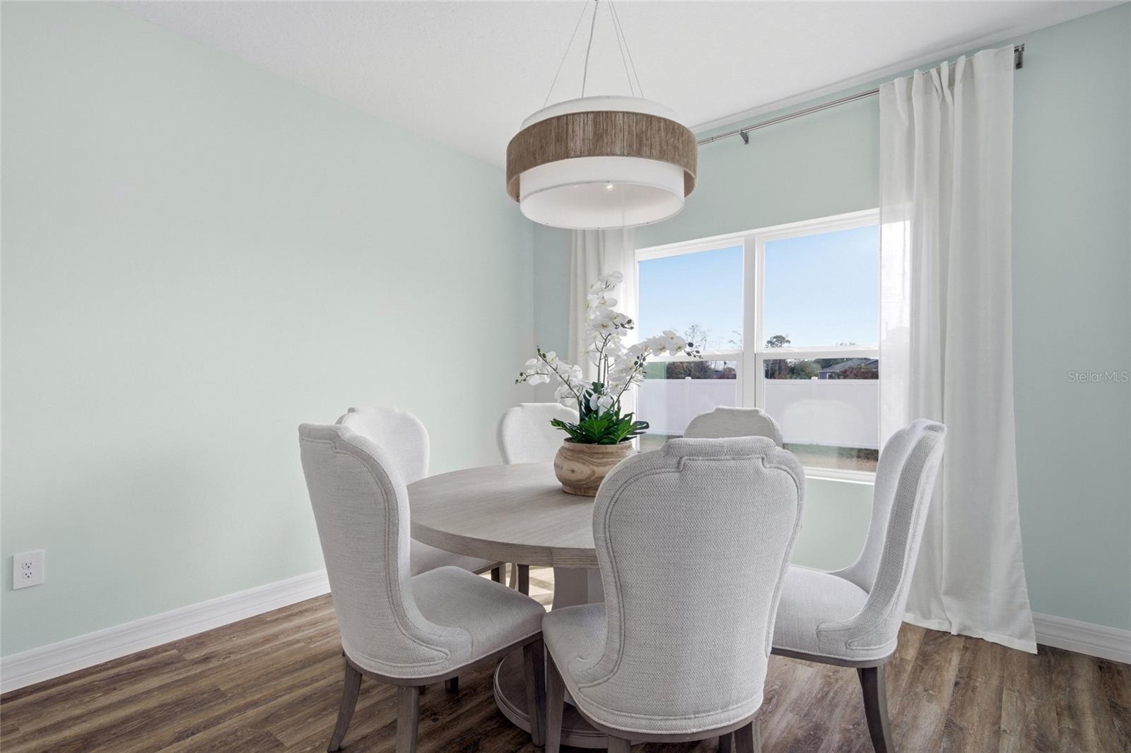 Image 19 of 58 For 1406 Valerius Street Se