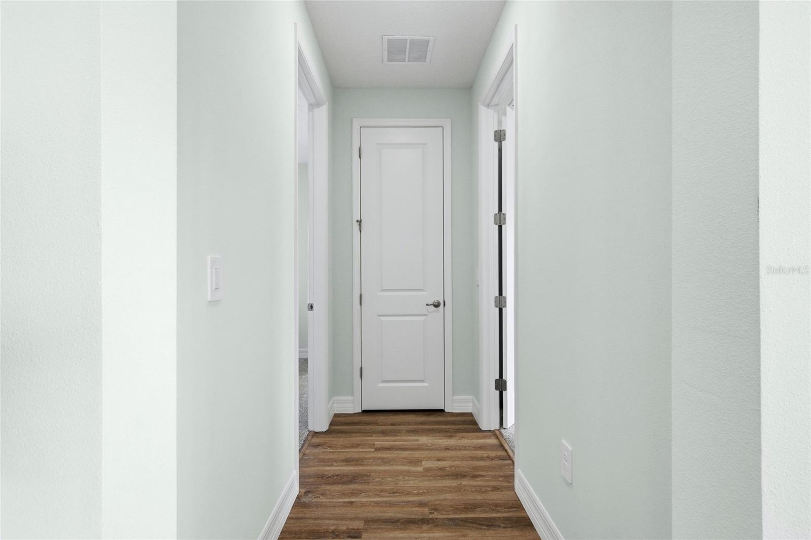 Image 28 of 58 For 1406 Valerius Street Se