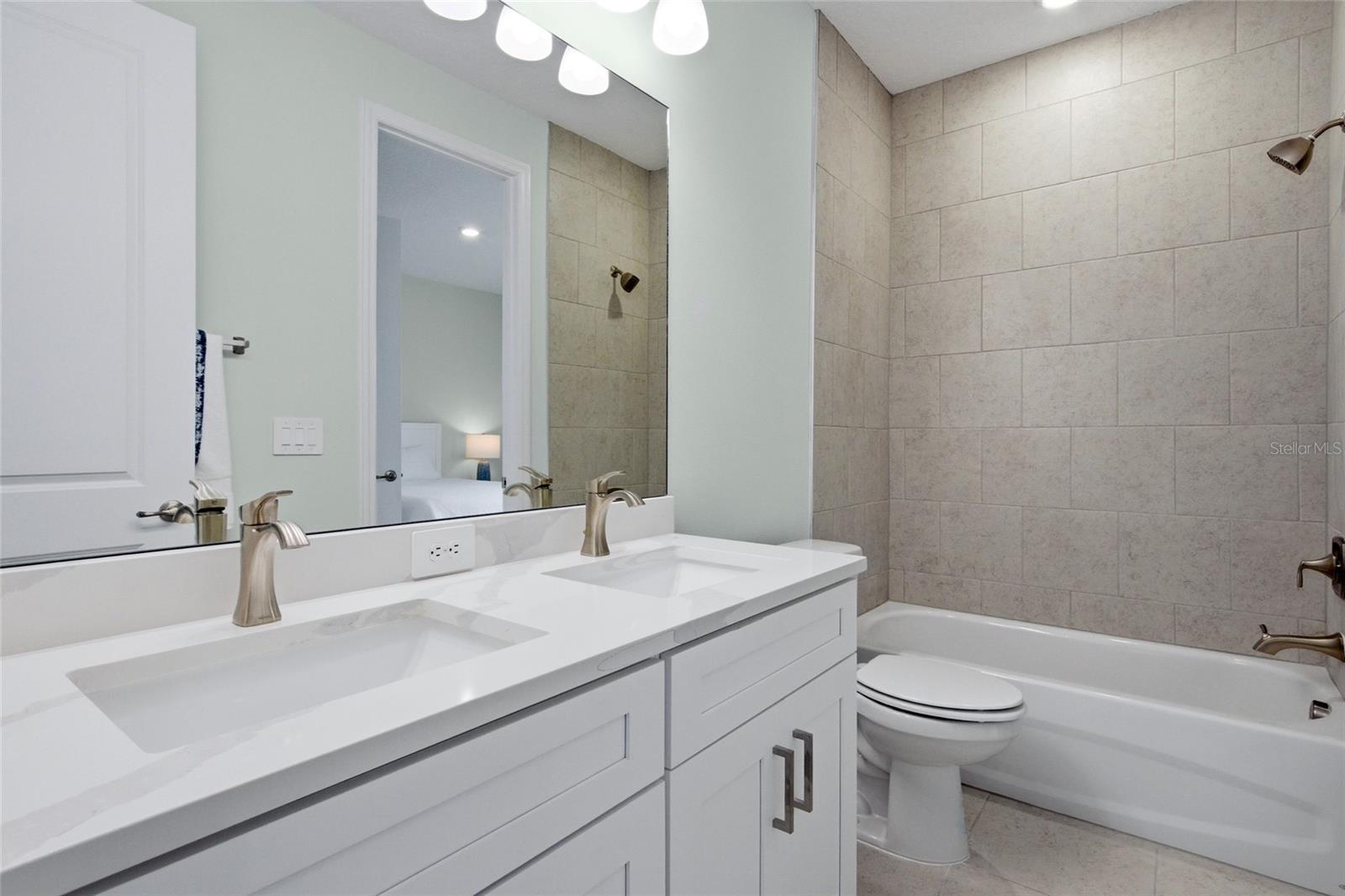 Image 31 of 58 For 1406 Valerius Street Se