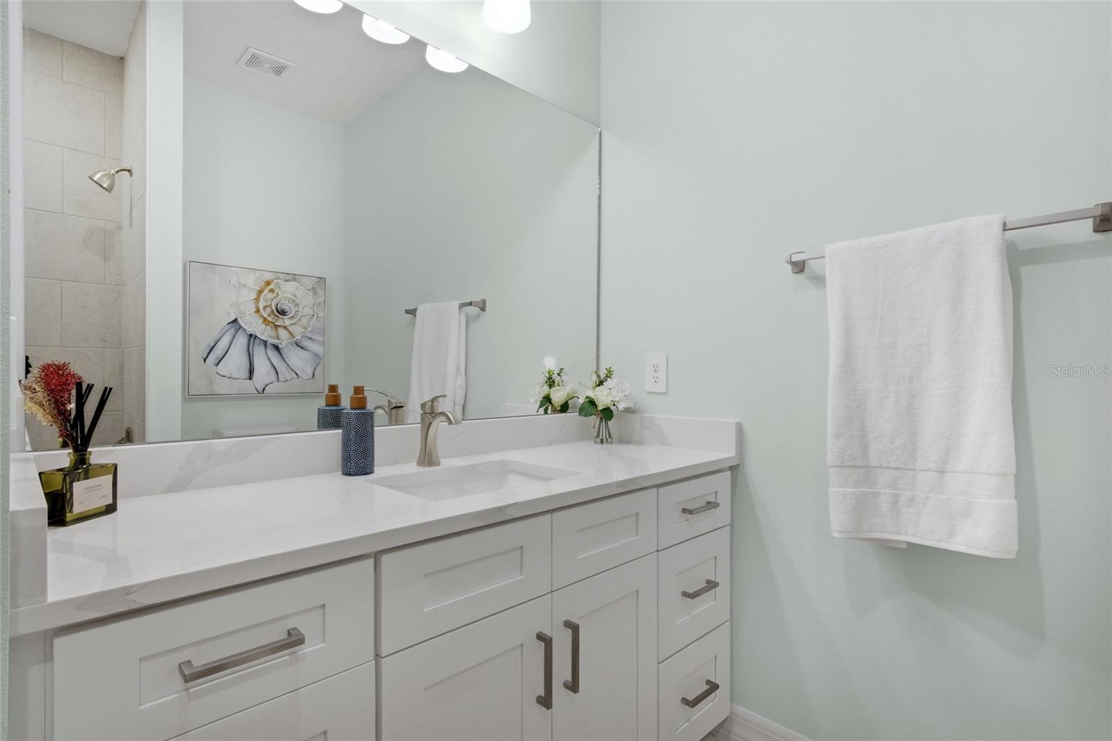 Image 36 of 58 For 1406 Valerius Street Se