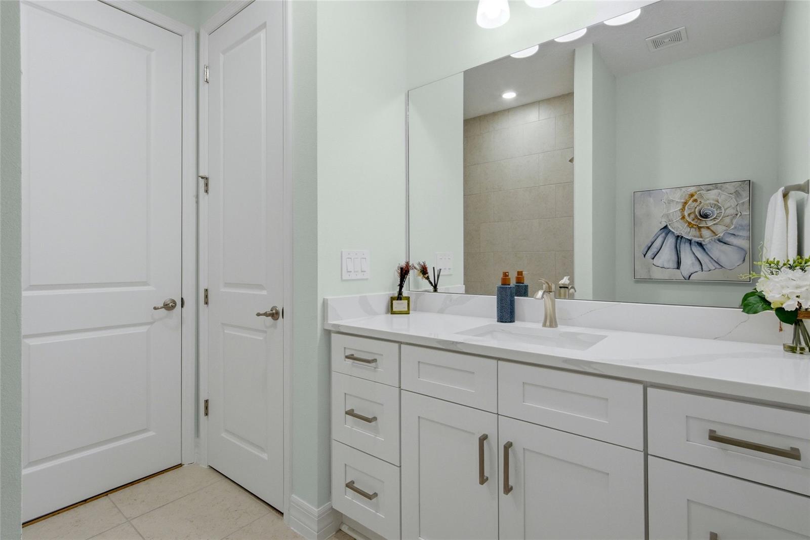 Image 37 of 58 For 1406 Valerius Street Se