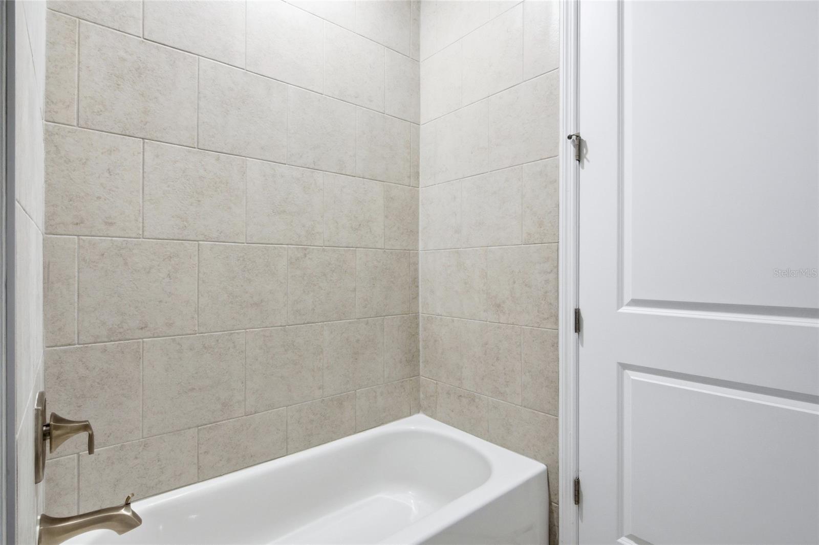 Image 38 of 58 For 1406 Valerius Street Se