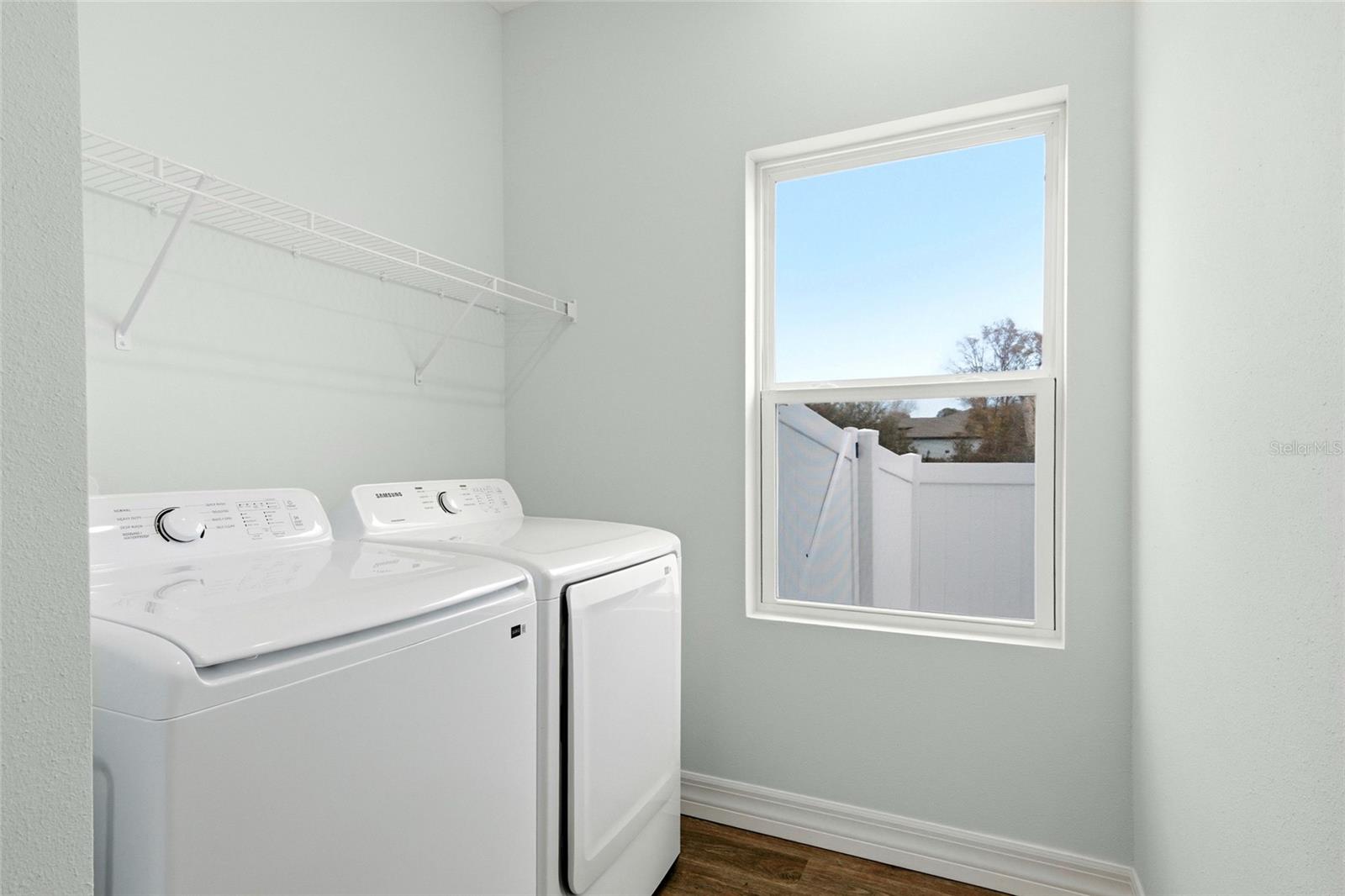 Image 39 of 58 For 1406 Valerius Street Se