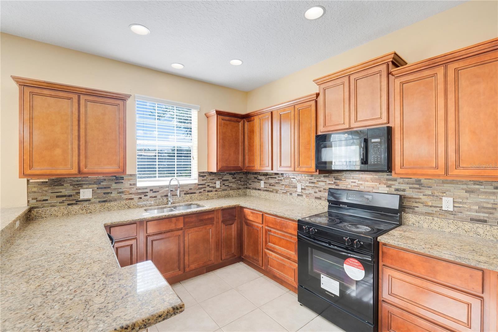 Image 16 of 20 For 413 Split Oak Court