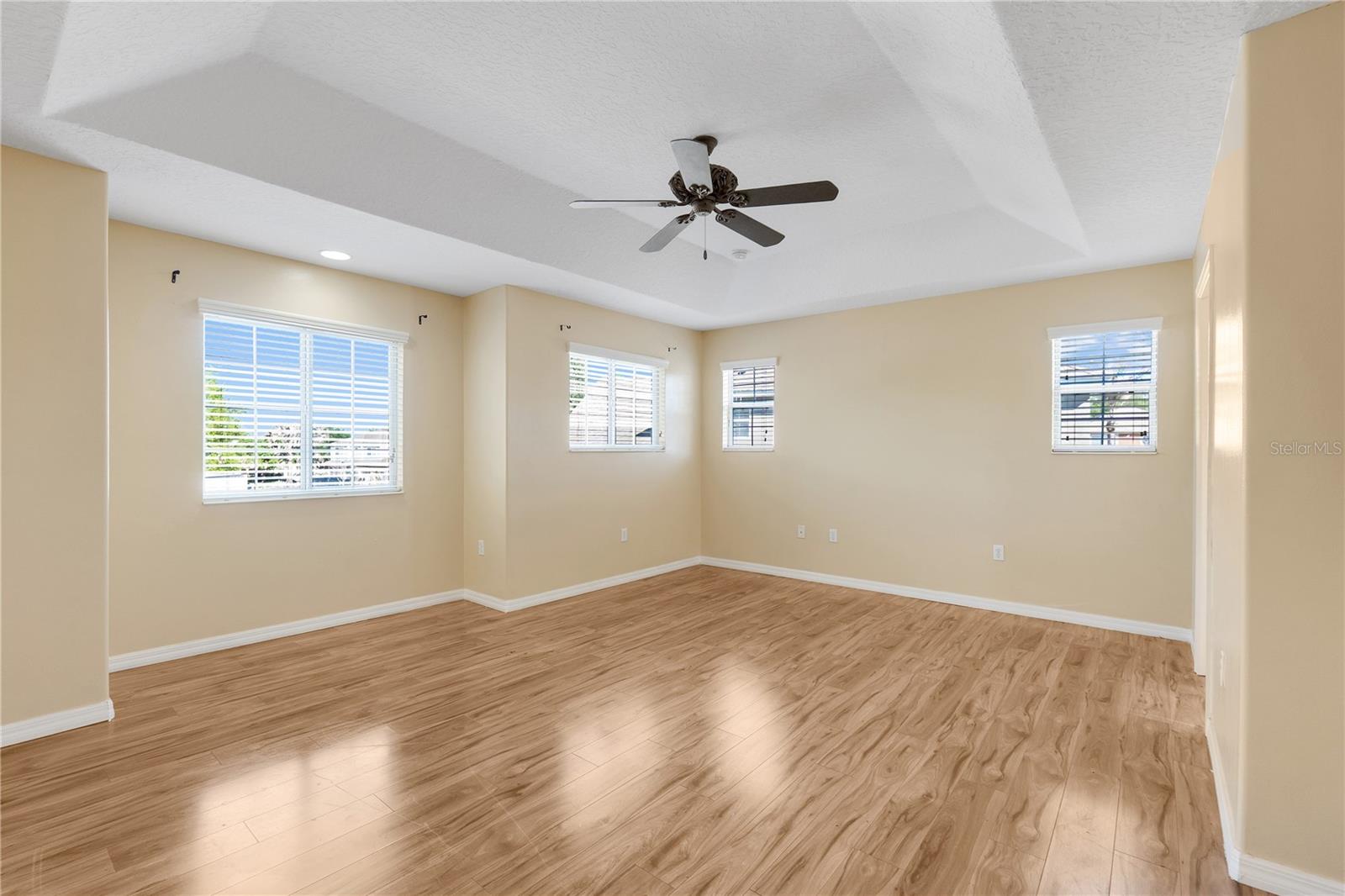 Image 18 of 20 For 413 Split Oak Court