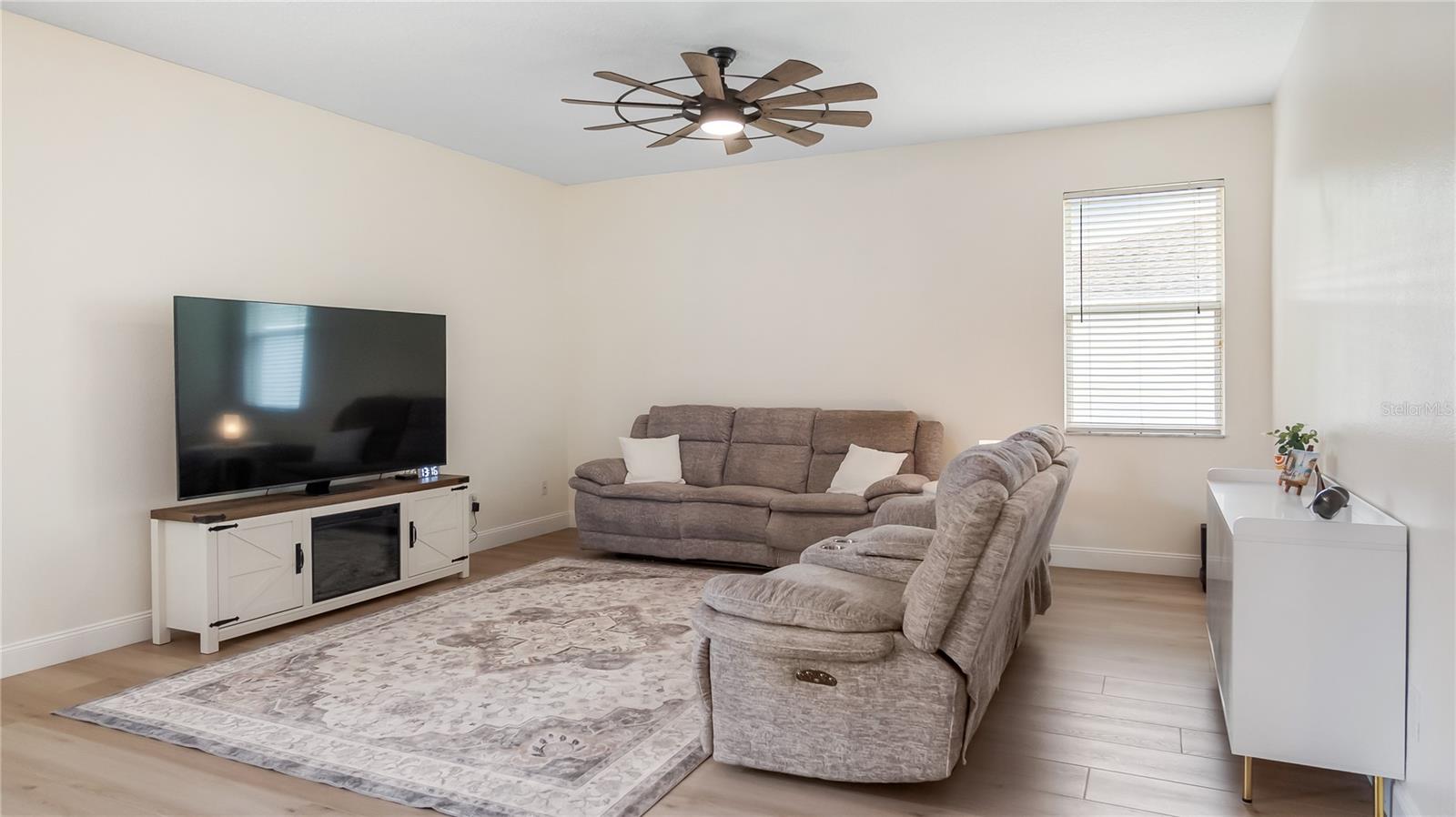 Image 7 of 45 For 1093 Harmony Lane