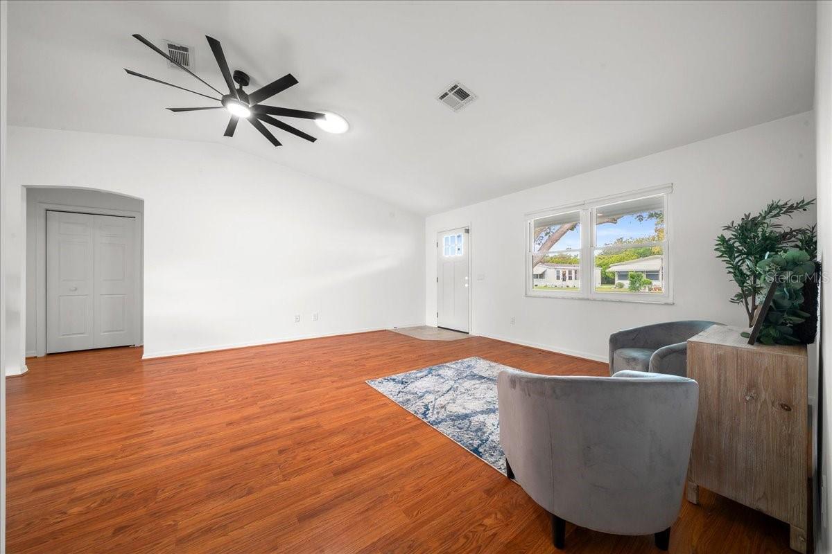 Image 20 of 59 For 936 Orchid Street