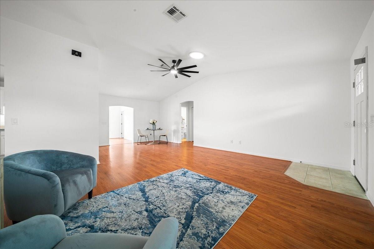 Image 21 of 59 For 936 Orchid Street