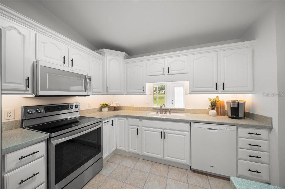 Image 27 of 59 For 936 Orchid Street