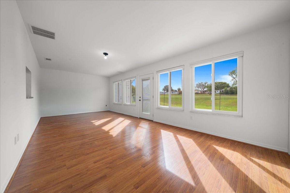 Image 29 of 59 For 936 Orchid Street