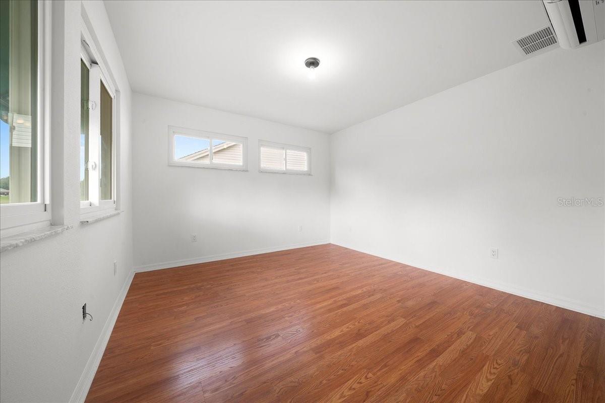 Image 41 of 59 For 936 Orchid Street