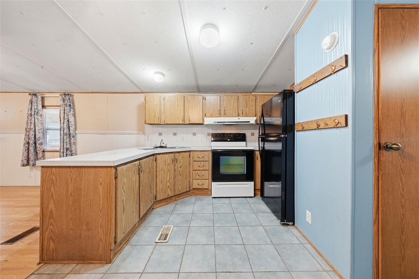 Image 18 of 39 For 31621 Lake Drive