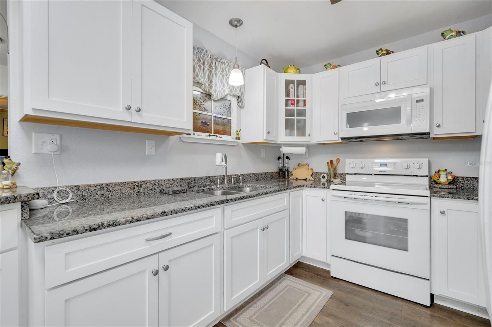 Image 10 of 66 For 26721 Bloomfield Avenue