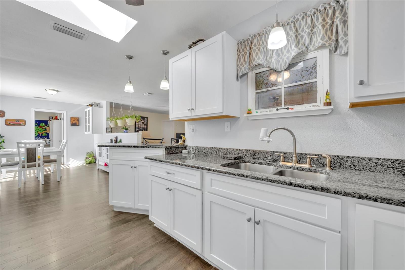 Image 14 of 66 For 26721 Bloomfield Avenue