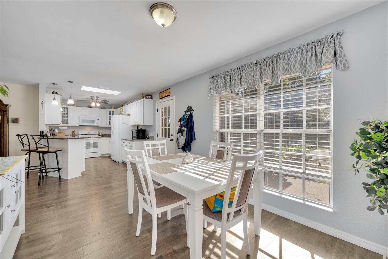 Image 16 of 66 For 26721 Bloomfield Avenue