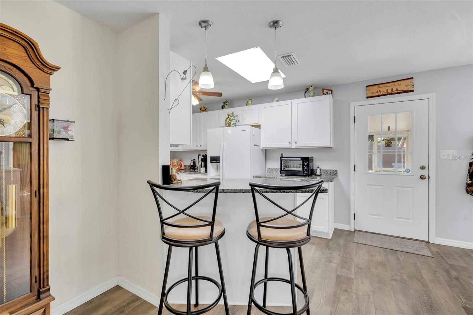 Image 17 of 66 For 26721 Bloomfield Avenue