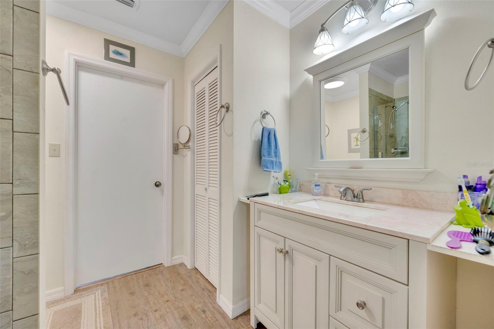 Image 21 of 66 For 26721 Bloomfield Avenue