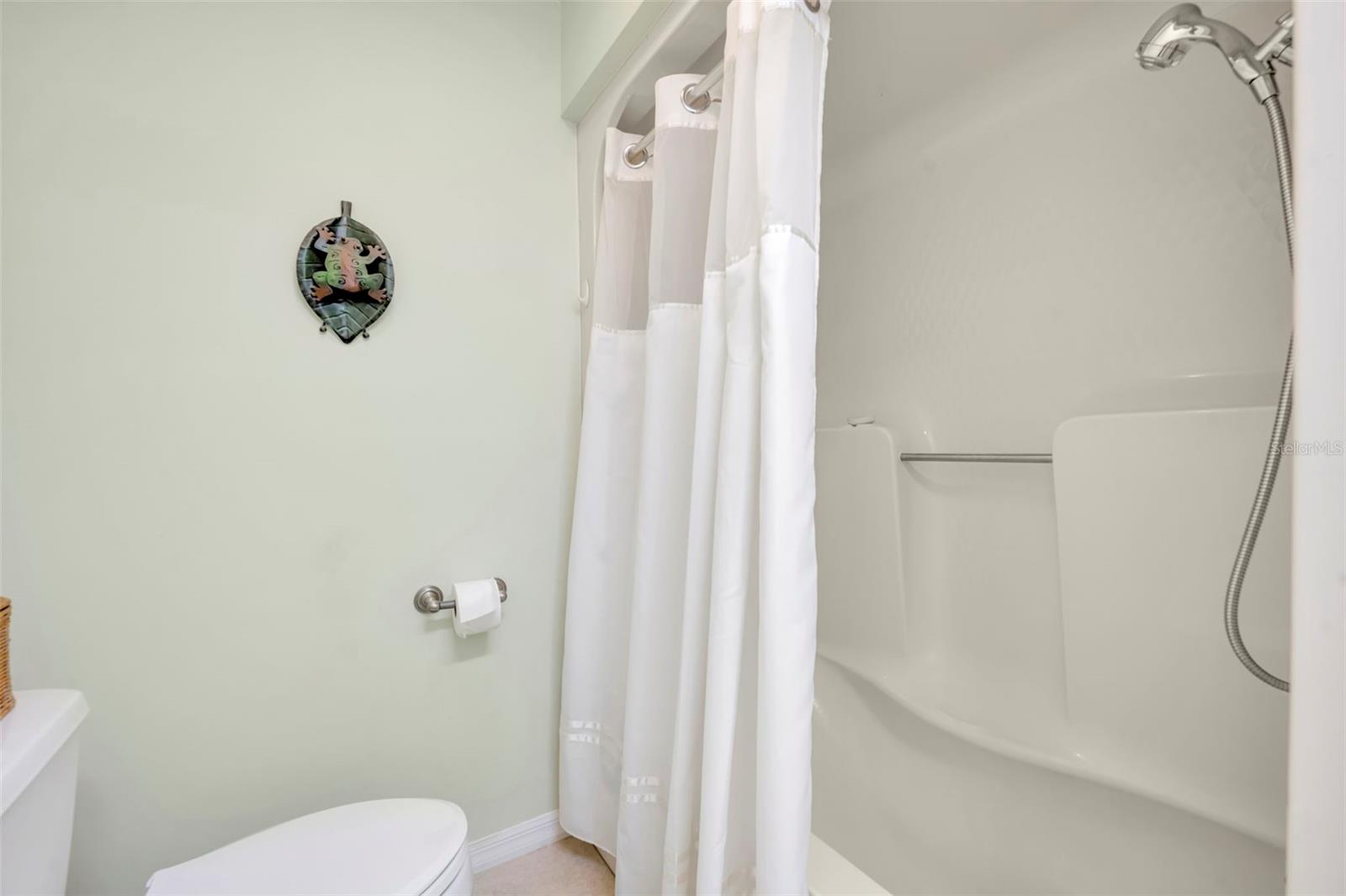 Image 25 of 66 For 26721 Bloomfield Avenue