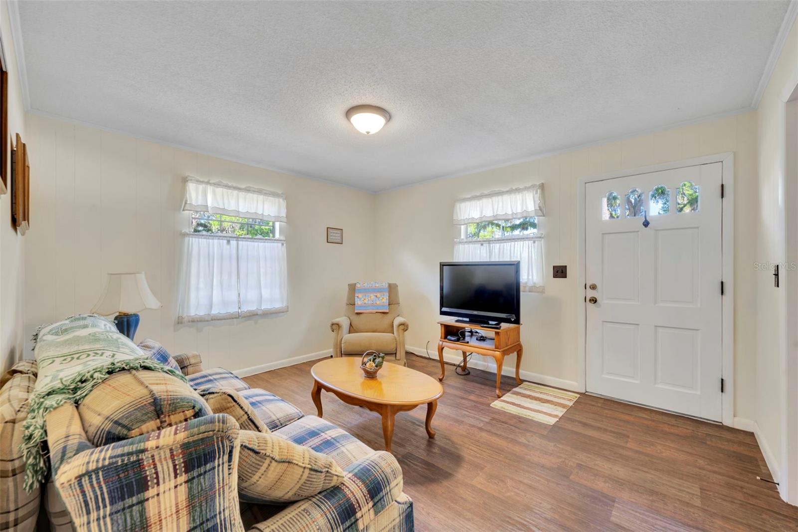 Image 33 of 66 For 26721 Bloomfield Avenue