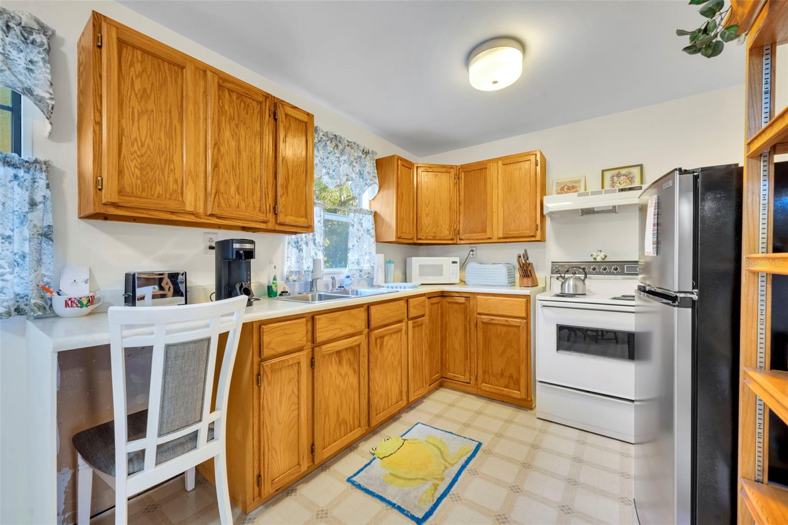 Image 36 of 66 For 26721 Bloomfield Avenue