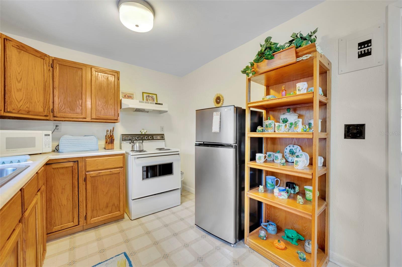 Image 37 of 66 For 26721 Bloomfield Avenue